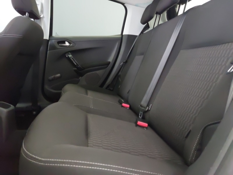 Used Peugeot 208 2015 for sale - 77852664: Photo 6
