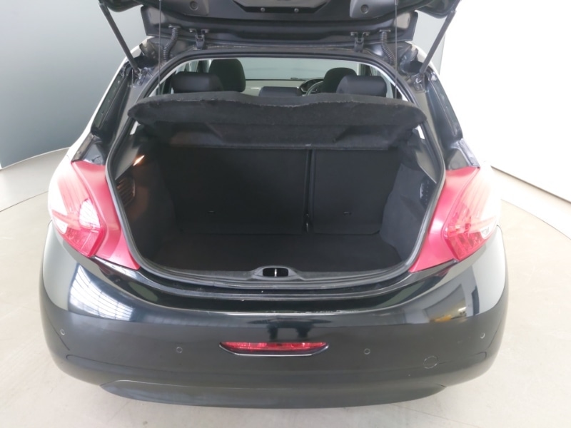 Used Peugeot 208 2015 for sale - 77852664: Photo 8