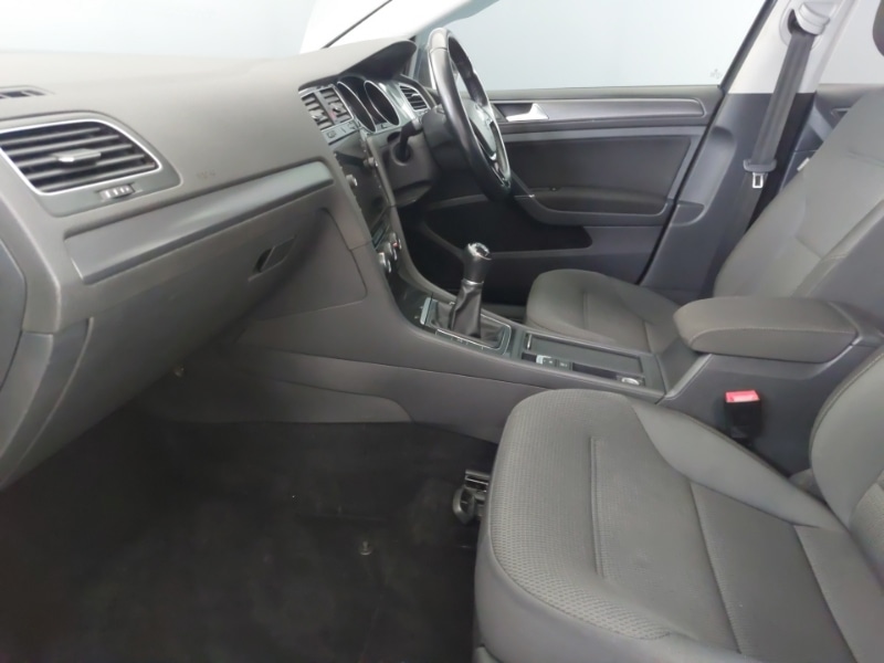 Used Volkswagen Golf 2017 for sale - 77999424: Photo 5