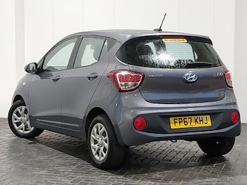 Used Hyundai i10 2017 for sale - 76427576: Photo