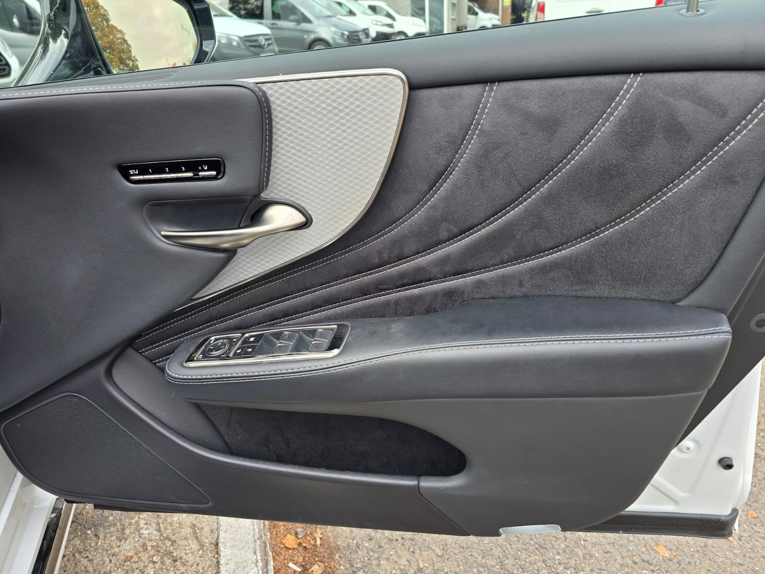 Used Lexus LS 2018 for sale - 76302478: Photo 25