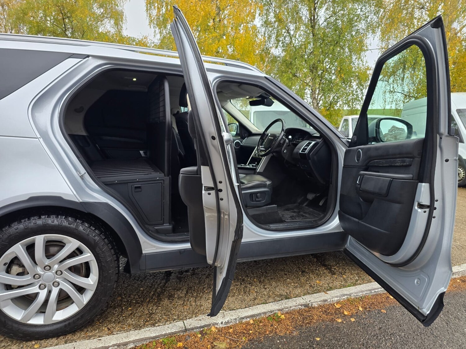Used Land Rover Discovery 2019 for sale - 76556748: Photo 4