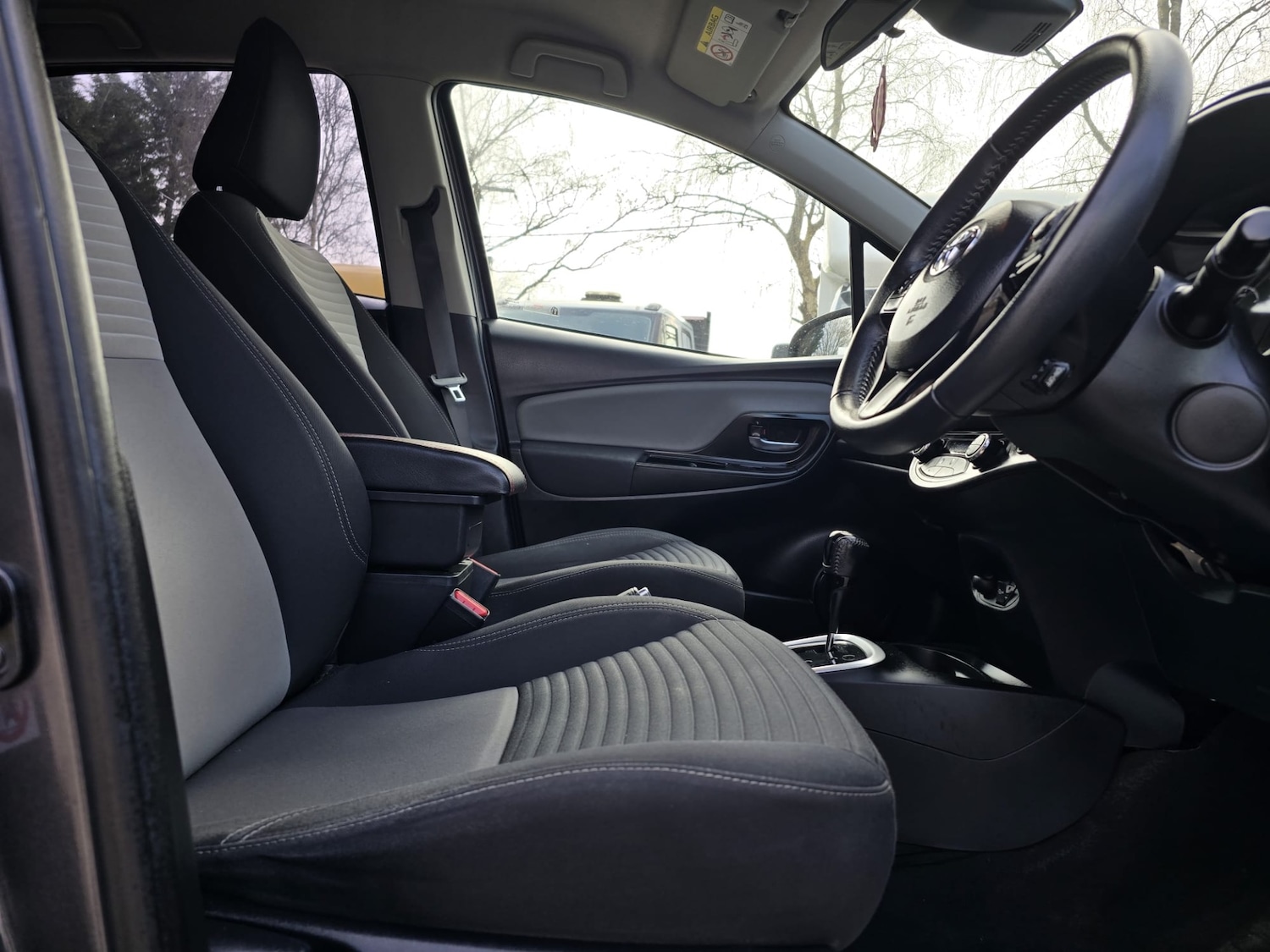 Used Toyota Yaris 2017 for sale - 77762988: Photo 20