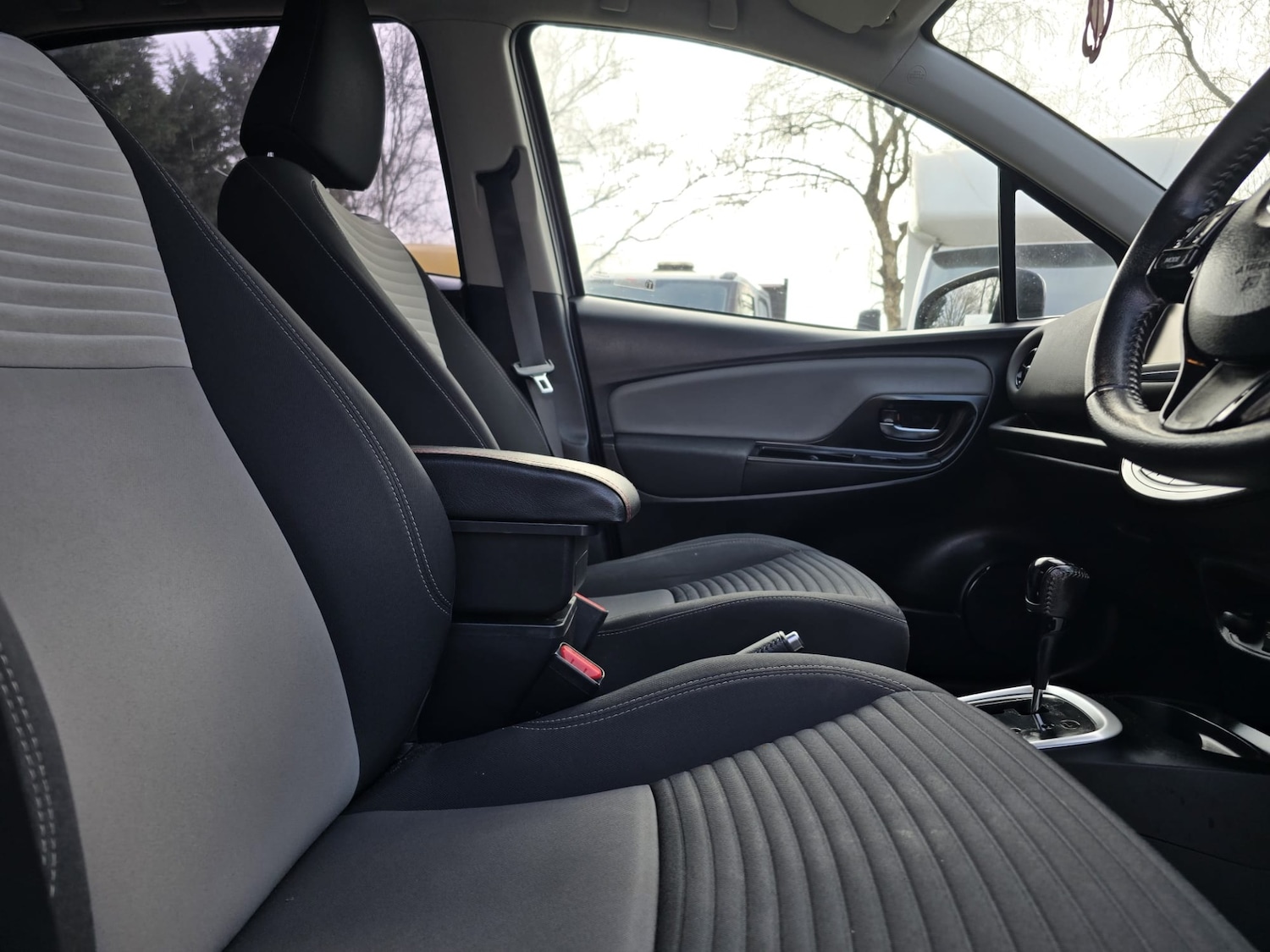 Used Toyota Yaris 2017 for sale - 77762988: Photo 22