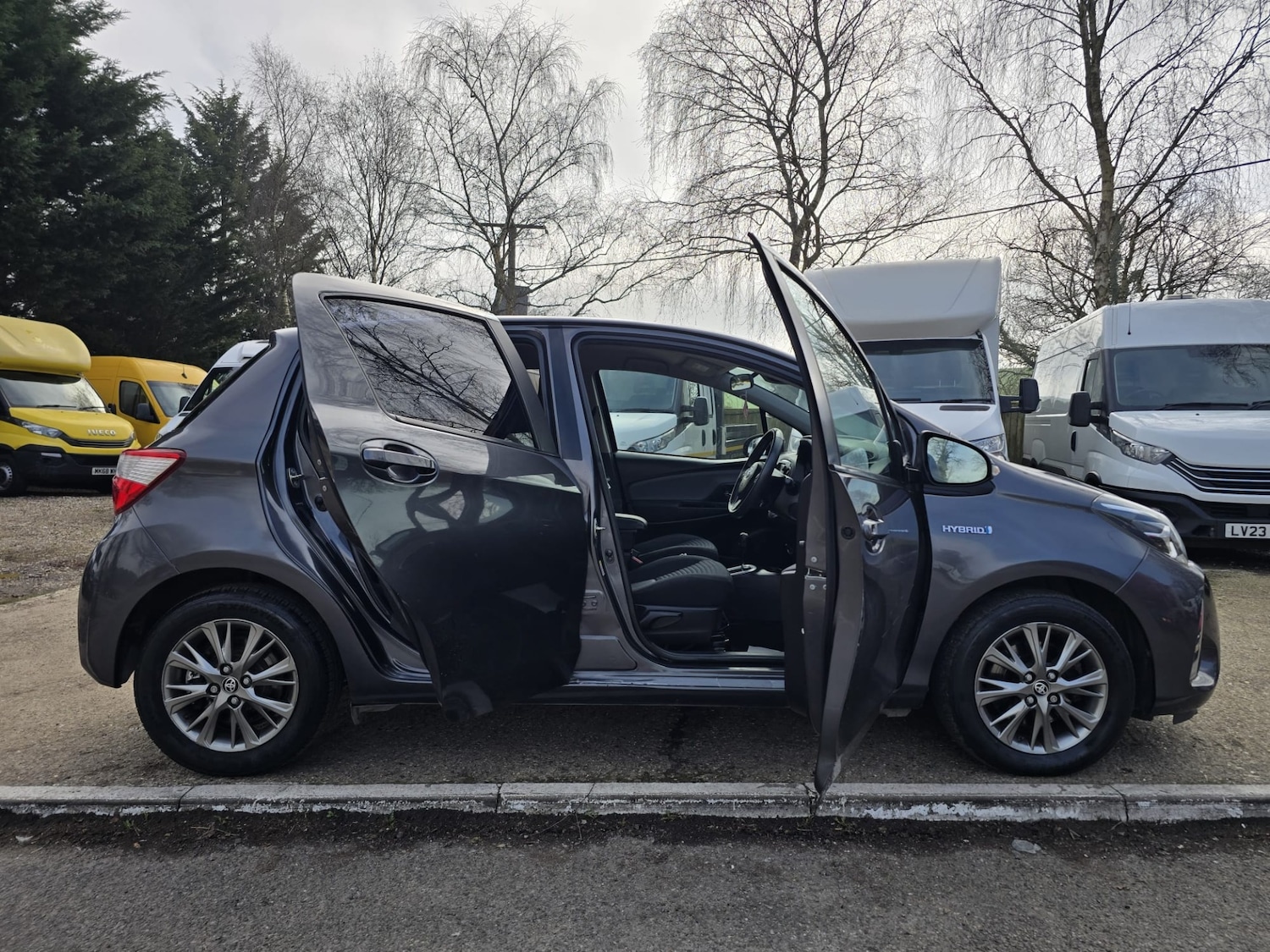 Used Toyota Yaris 2017 for sale - 77762988: Photo 5