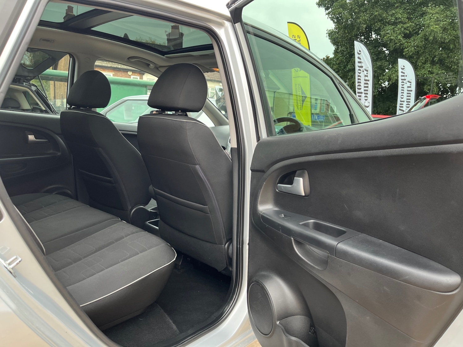 Used Kia Venga 2011 for sale - 76181637: Photo 18