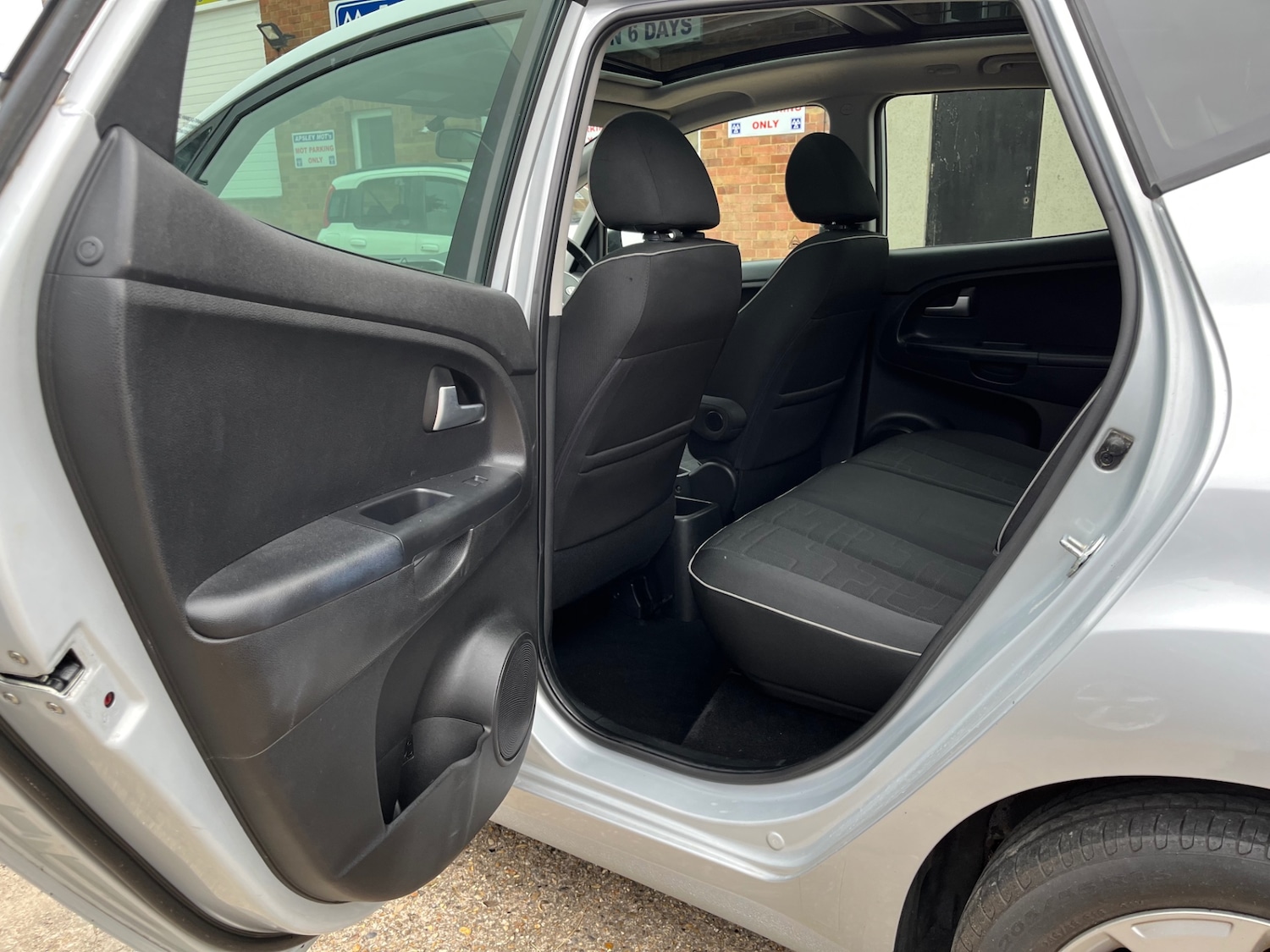 Used Kia Venga 2011 for sale - 76181637: Photo 21