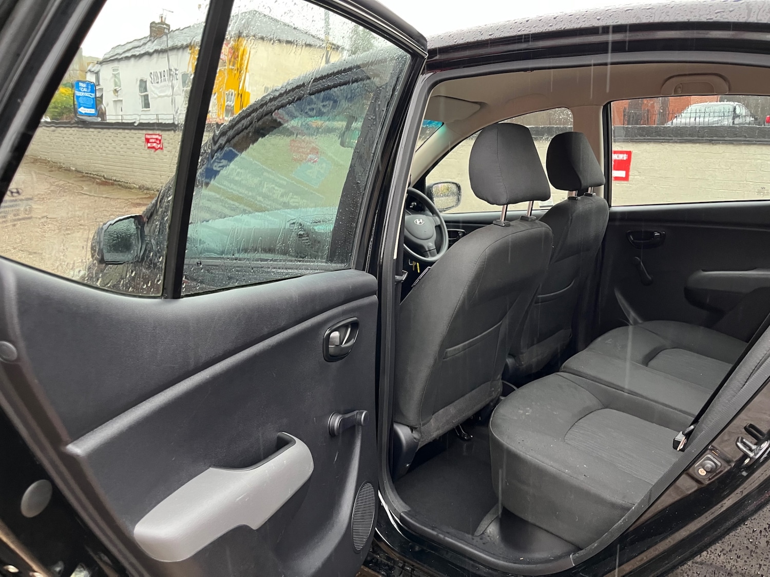 Used Hyundai i10 2011 for sale - 76588898: Photo 15