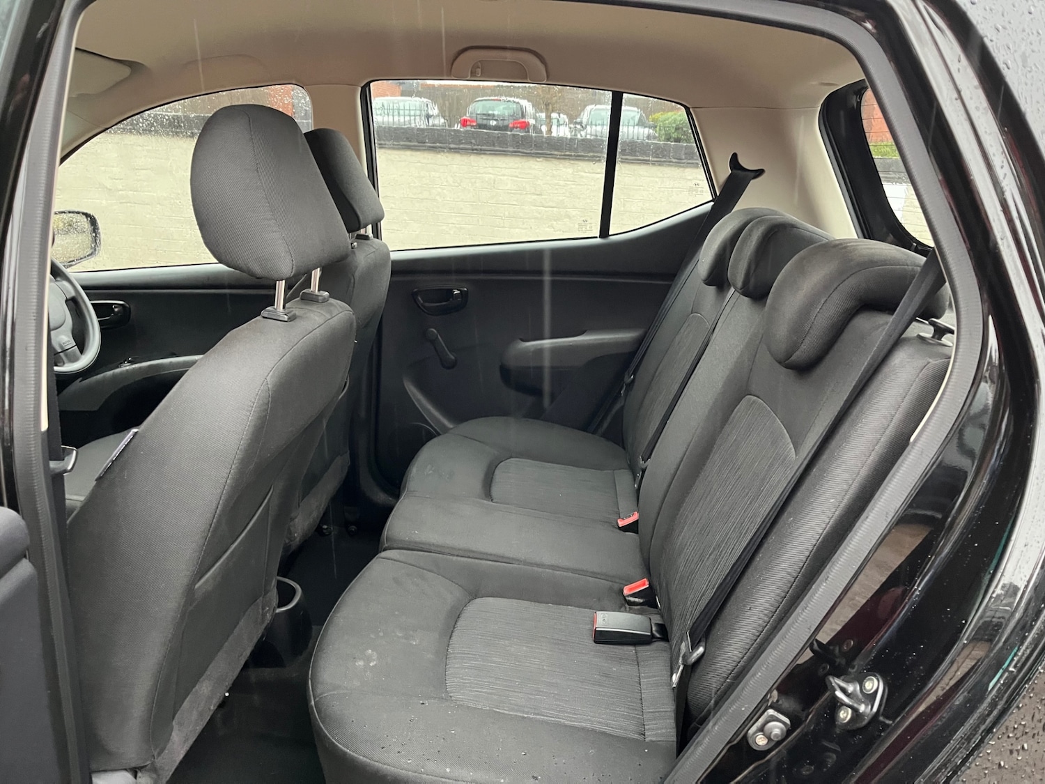 Used Hyundai i10 2011 for sale - 76588898: Photo 16