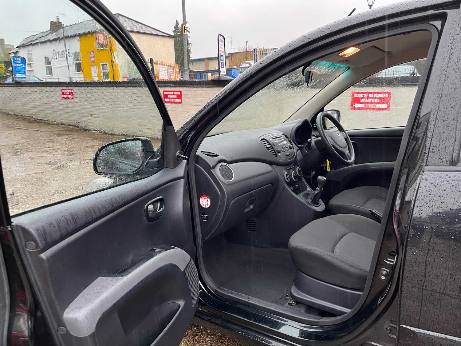 Used Hyundai i10 2011 for sale - 76588898: Photo 17