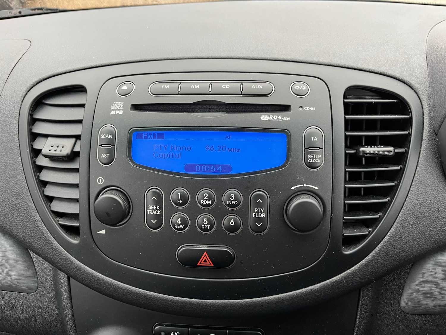 Used Hyundai i10 2011 for sale - 76588898: Photo 21