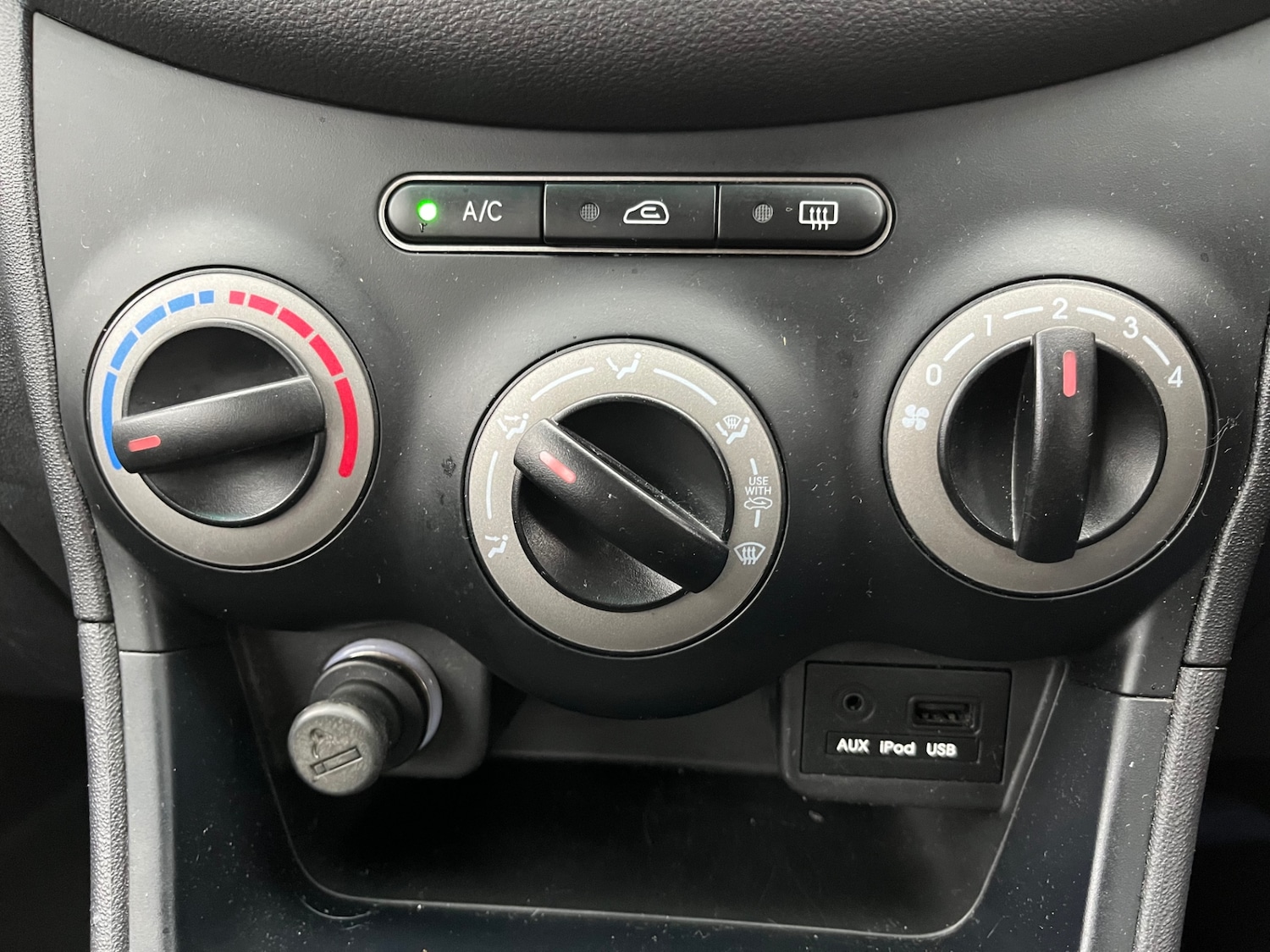 Used Hyundai i10 2011 for sale - 76588898: Photo 23