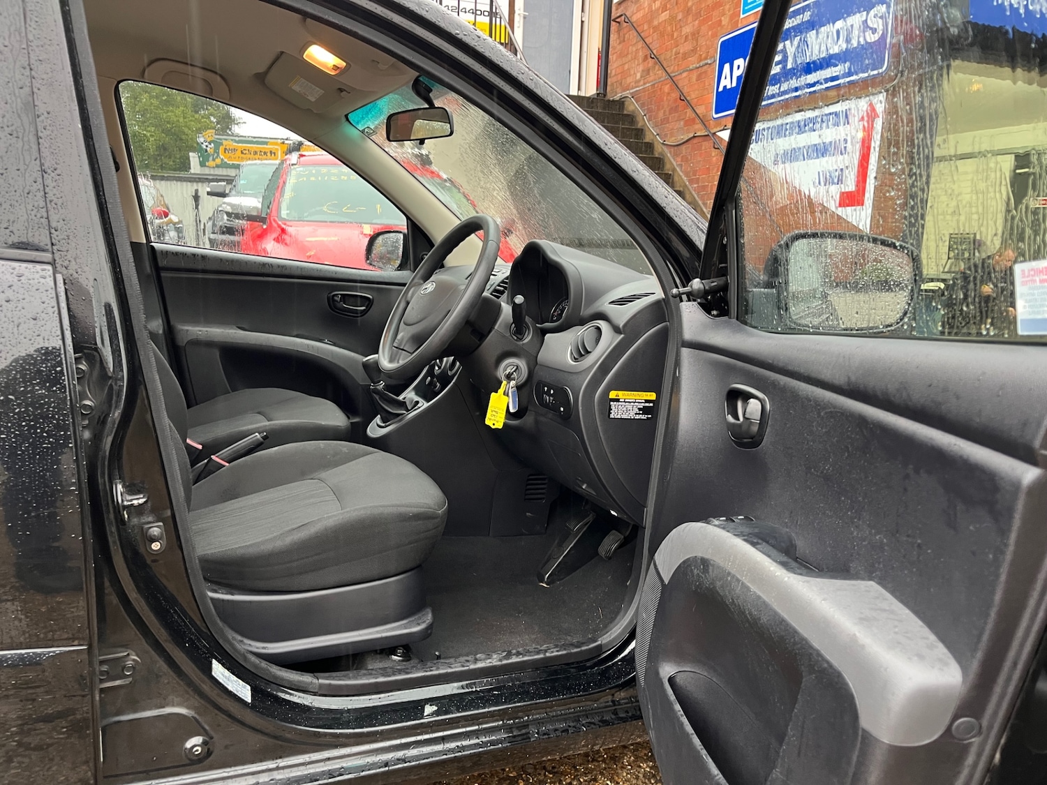 Used Hyundai i10 2011 for sale - 76588898: Photo 9