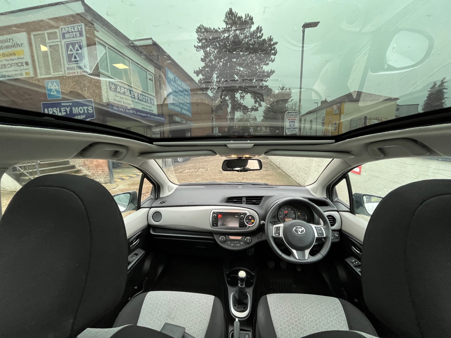 Used Toyota Yaris 2013 for sale - 76589741: Photo 10