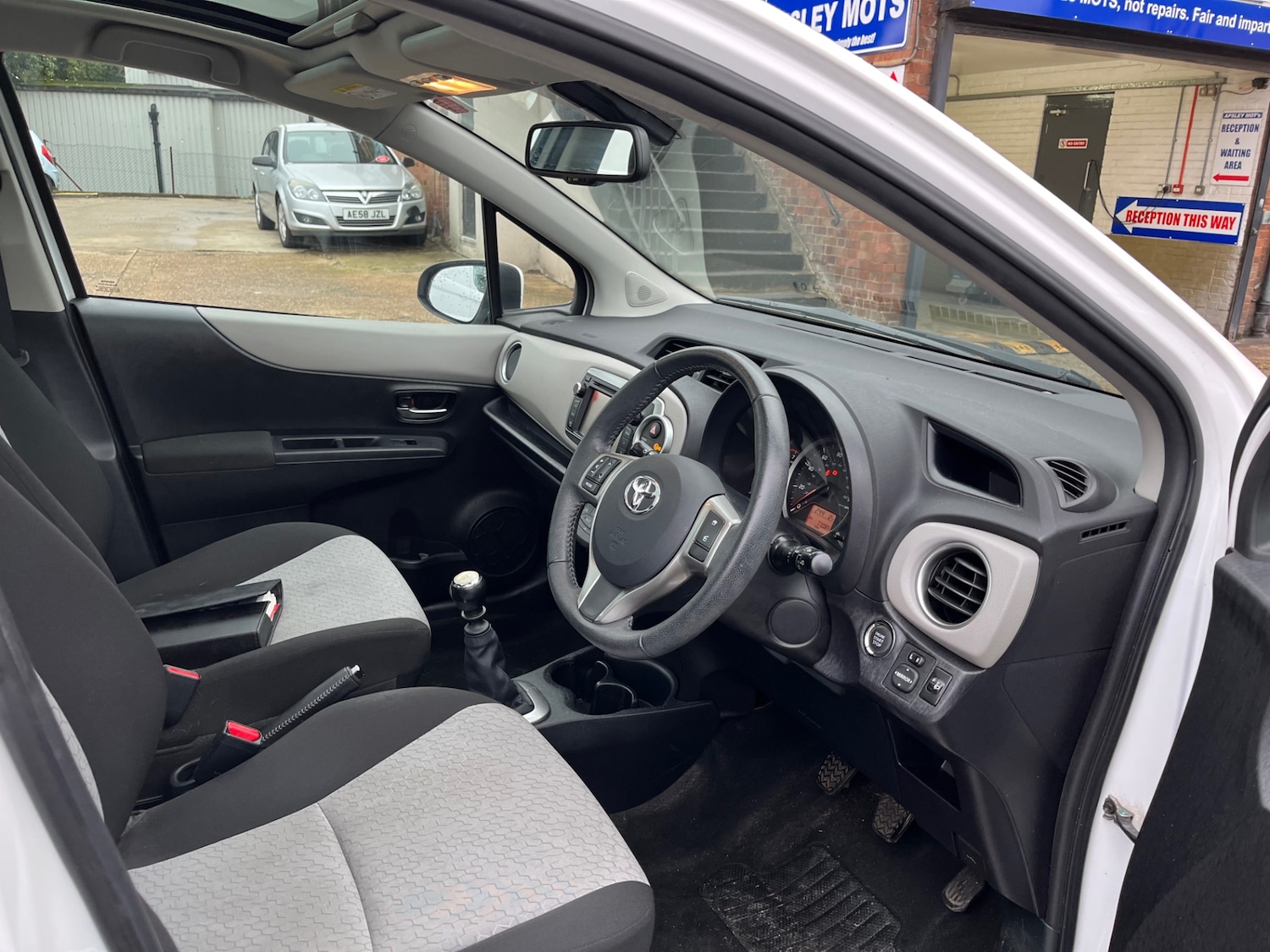 Used Toyota Yaris 2013 for sale - 76589741: Photo 11