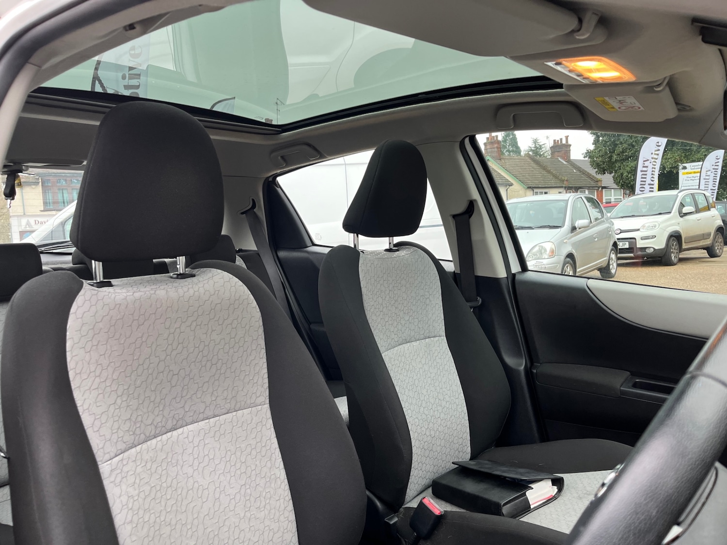 Used Toyota Yaris 2013 for sale - 76589741: Photo 12