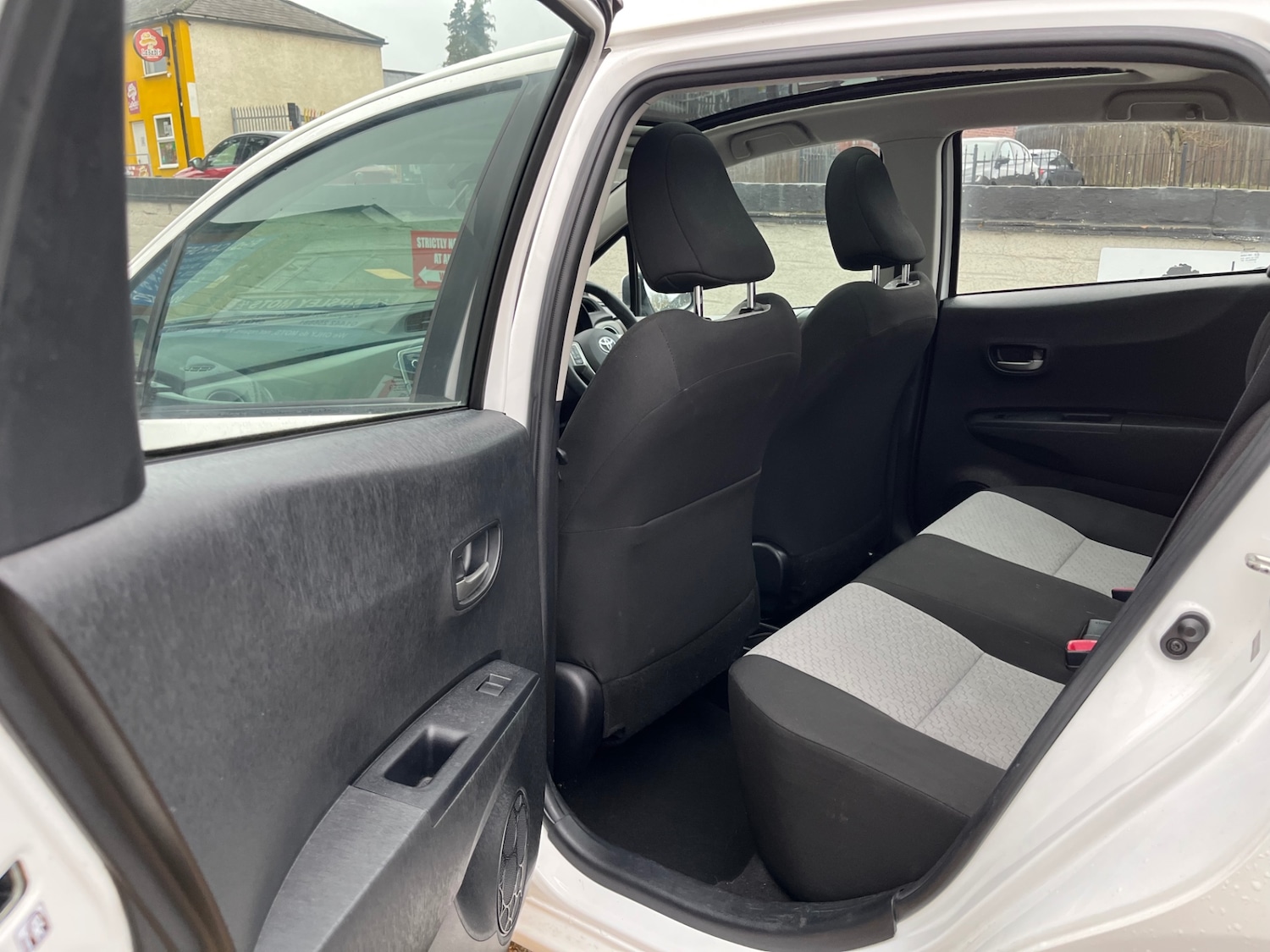 Used Toyota Yaris 2013 for sale - 76589741: Photo 17