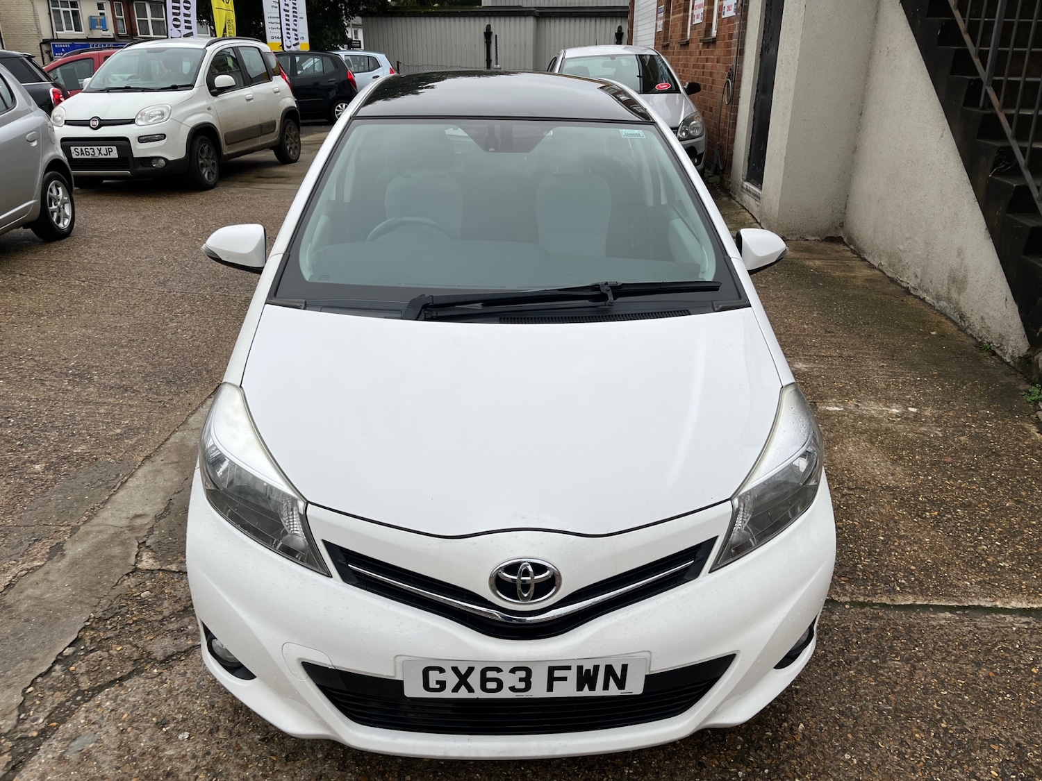 Used Toyota Yaris 2013 for sale - 76589741: Photo 2