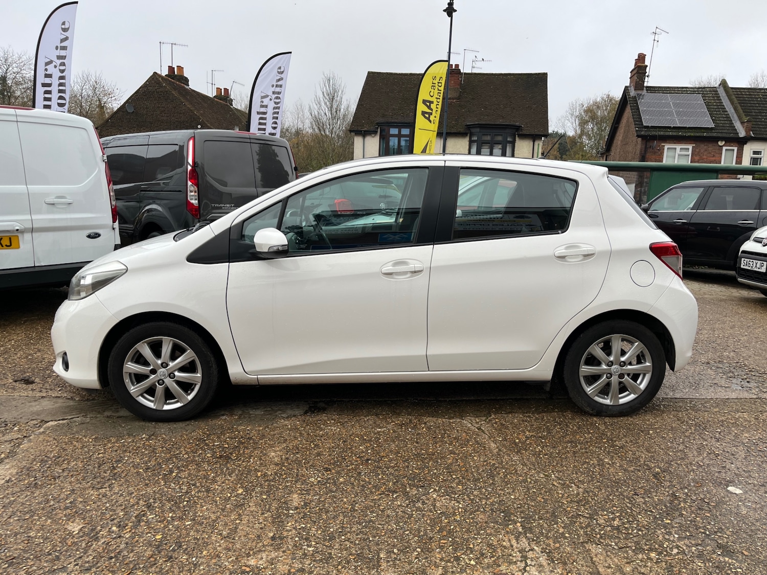 Used Toyota Yaris 2013 for sale - 76589741: Photo 4