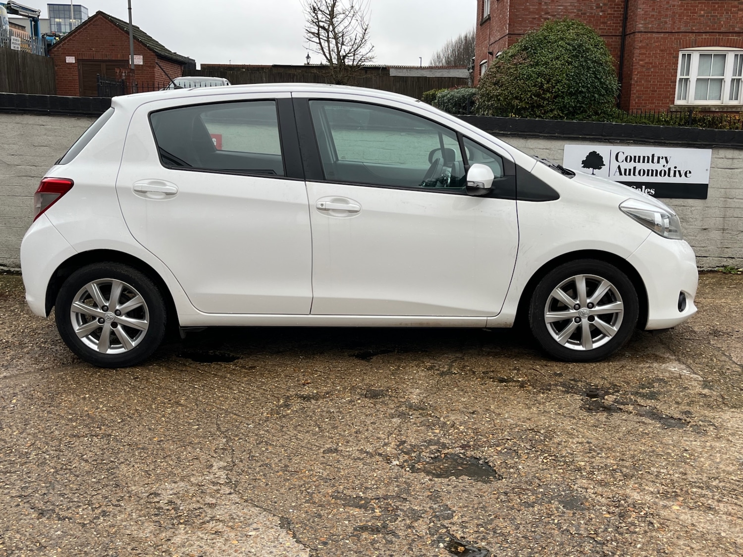 Used Toyota Yaris 2013 for sale - 76589741: Photo 8