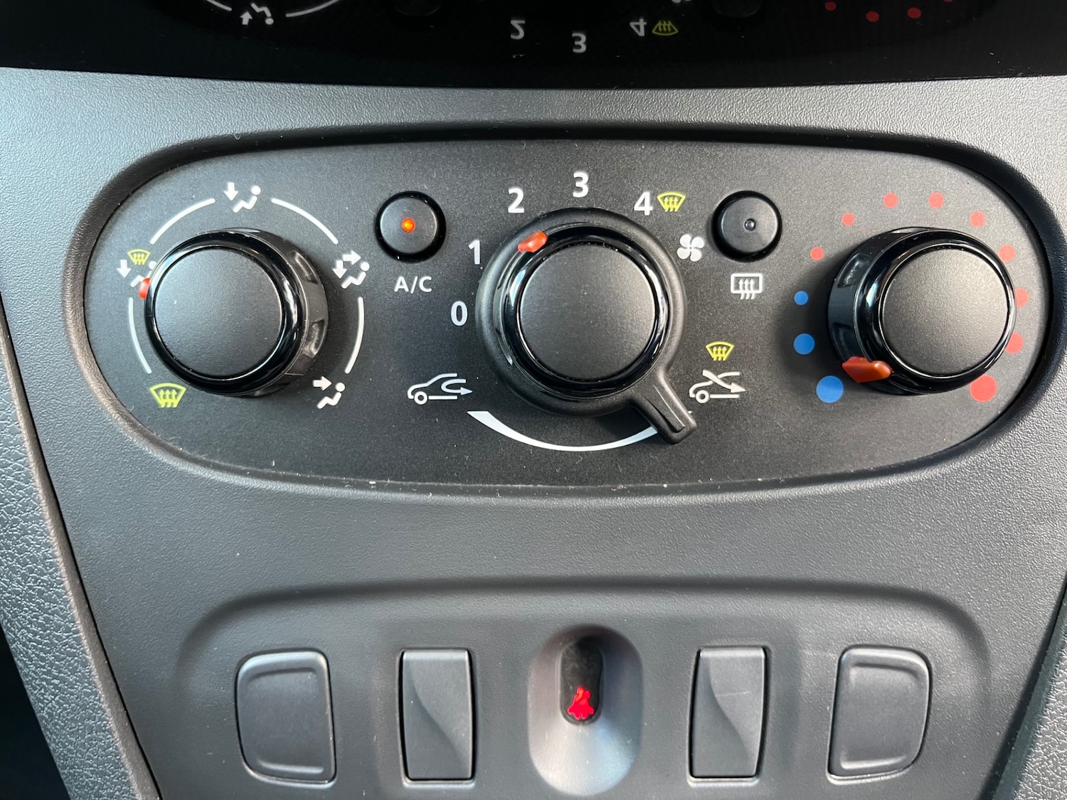 Used Dacia Logan MCV 2017 for sale - 75908192: Photo 31