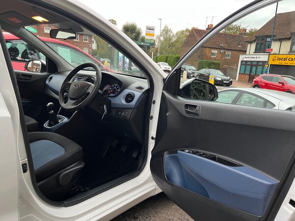 Used Hyundai i10 2015 for sale - 76236840: Photo 15