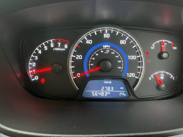 Used Hyundai i10 2015 for sale - 76236840: Photo 30