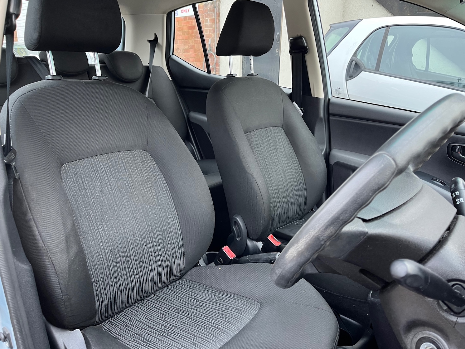 Used Hyundai i10 2011 for sale - 76588872: Photo 10