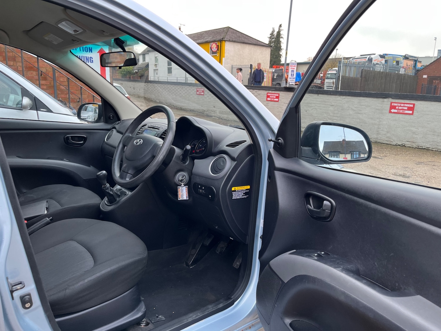 Used Hyundai i10 2011 for sale - 76588872: Photo 8