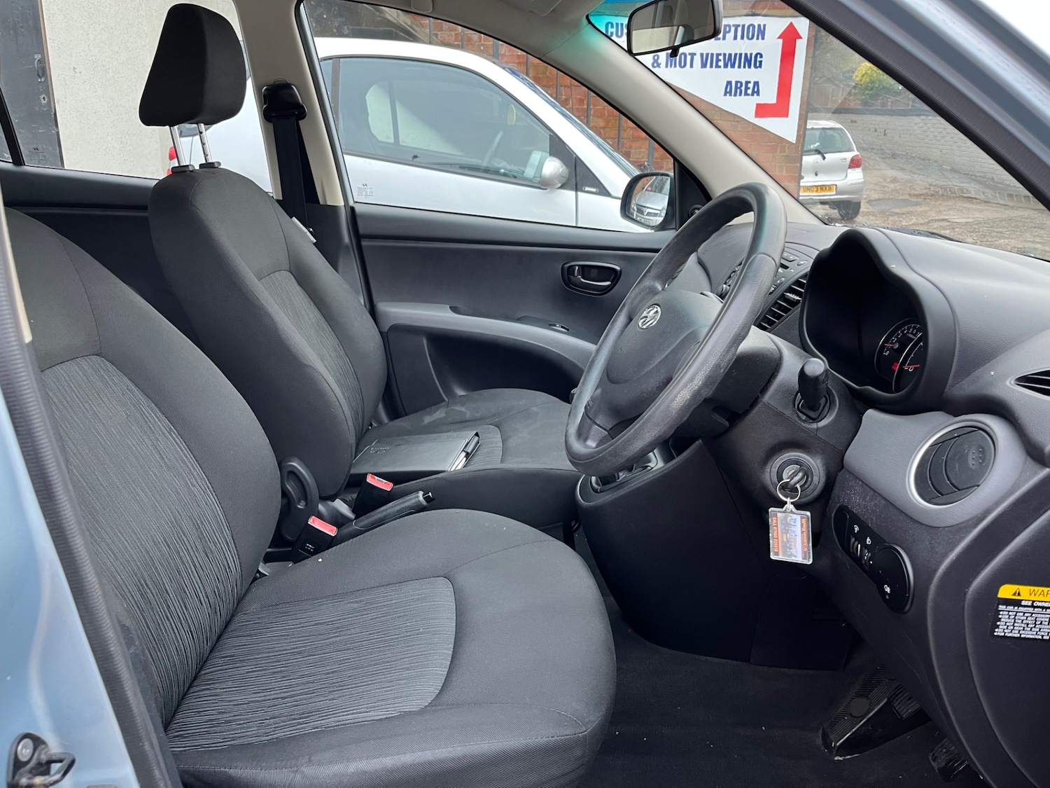 Used Hyundai i10 2011 for sale - 76588872: Photo 9