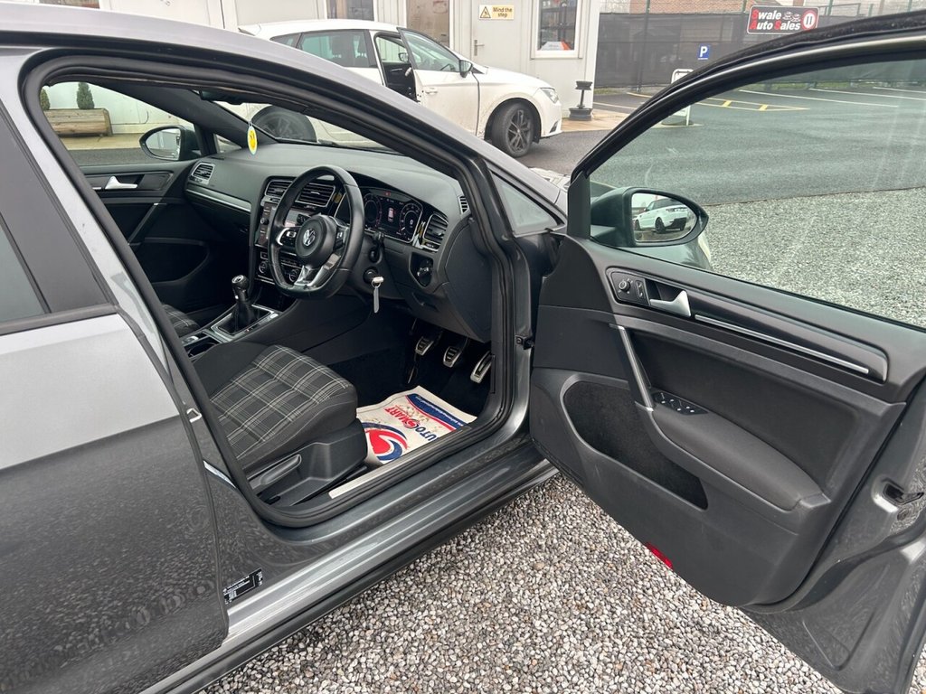 Used Volkswagen Golf 2017 for sale - 77792104: Photo 11