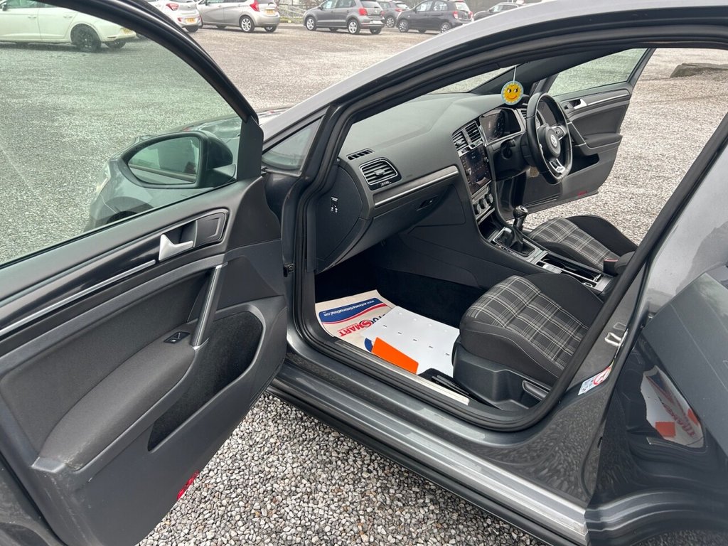 Used Volkswagen Golf 2017 for sale - 77792104: Photo 41