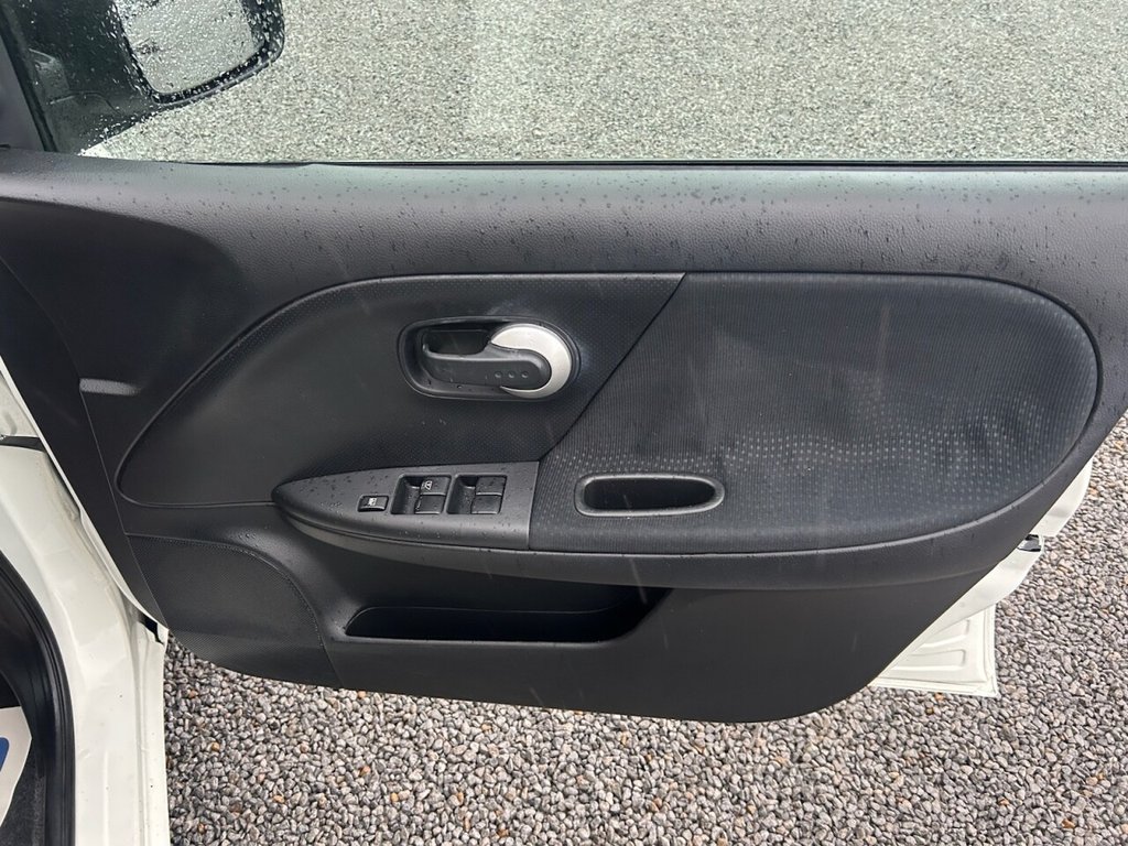 Used Nissan Note 2013 for sale - 77110793: Photo 11