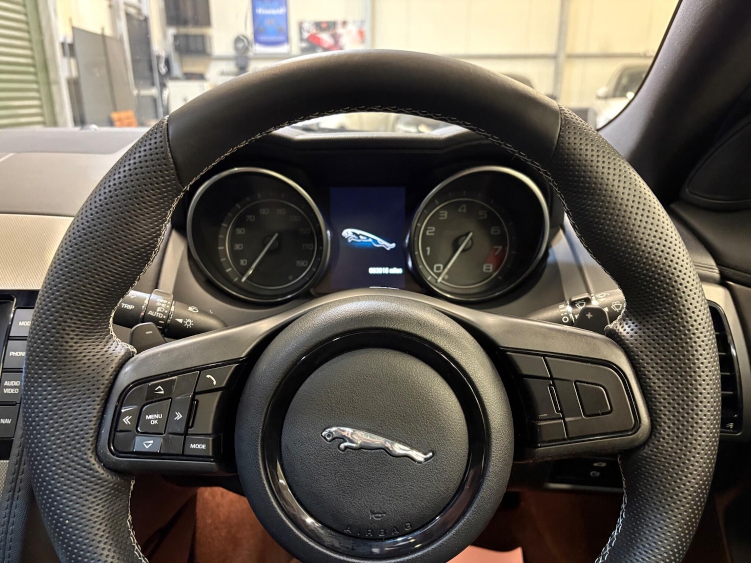 Used Jaguar F-Type 2014 for sale - 77143570: Photo 14