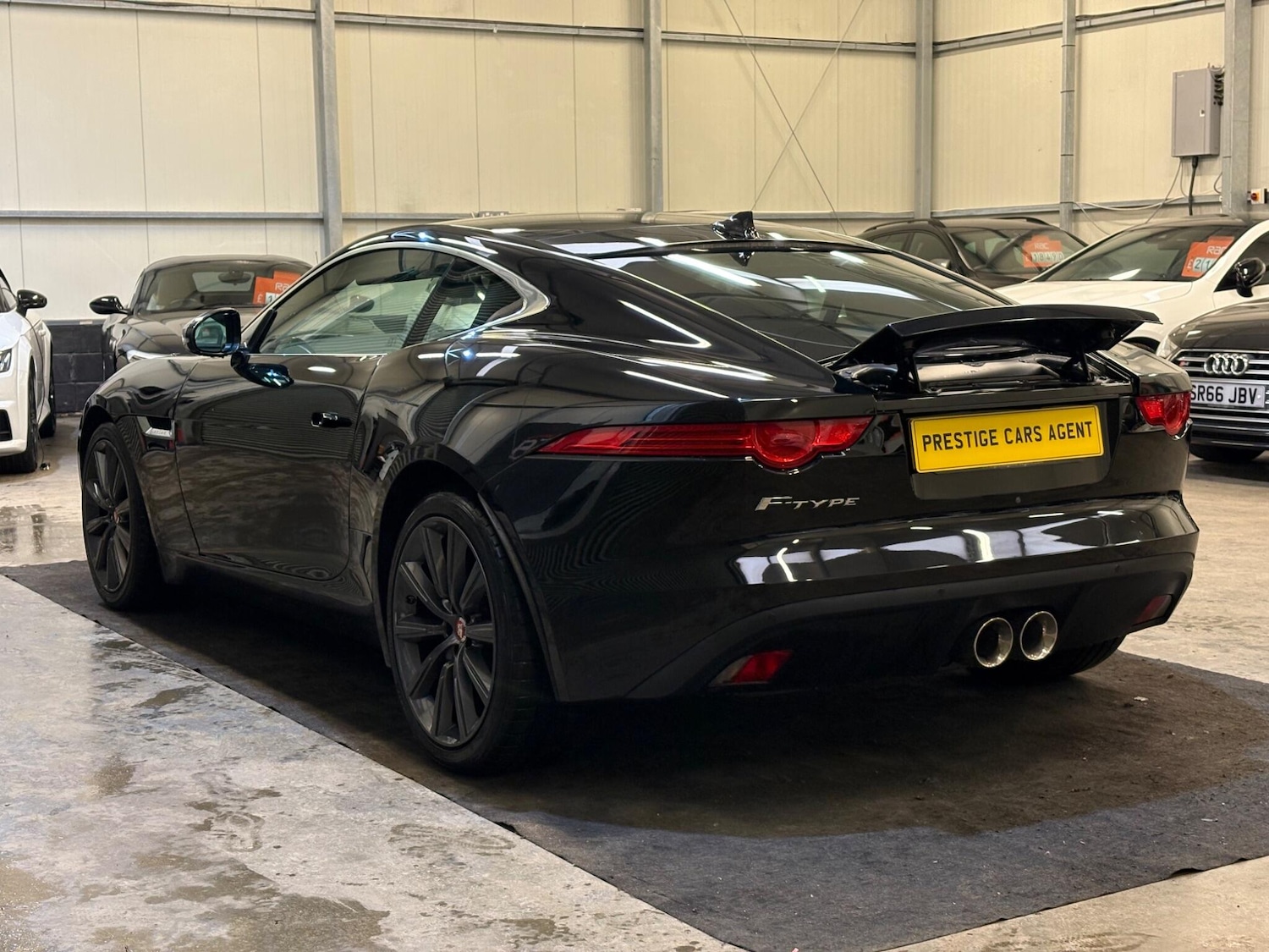 Used Jaguar F-Type 2014 for sale - 77143570: Photo 4