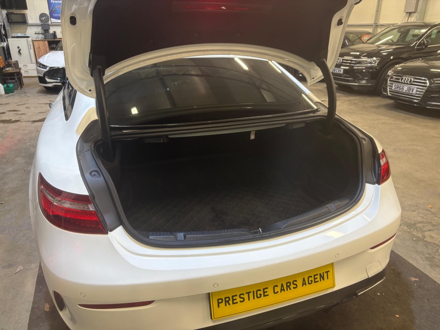 Used Mercedes-Benz E Class for sale - 77049804: Photo 70