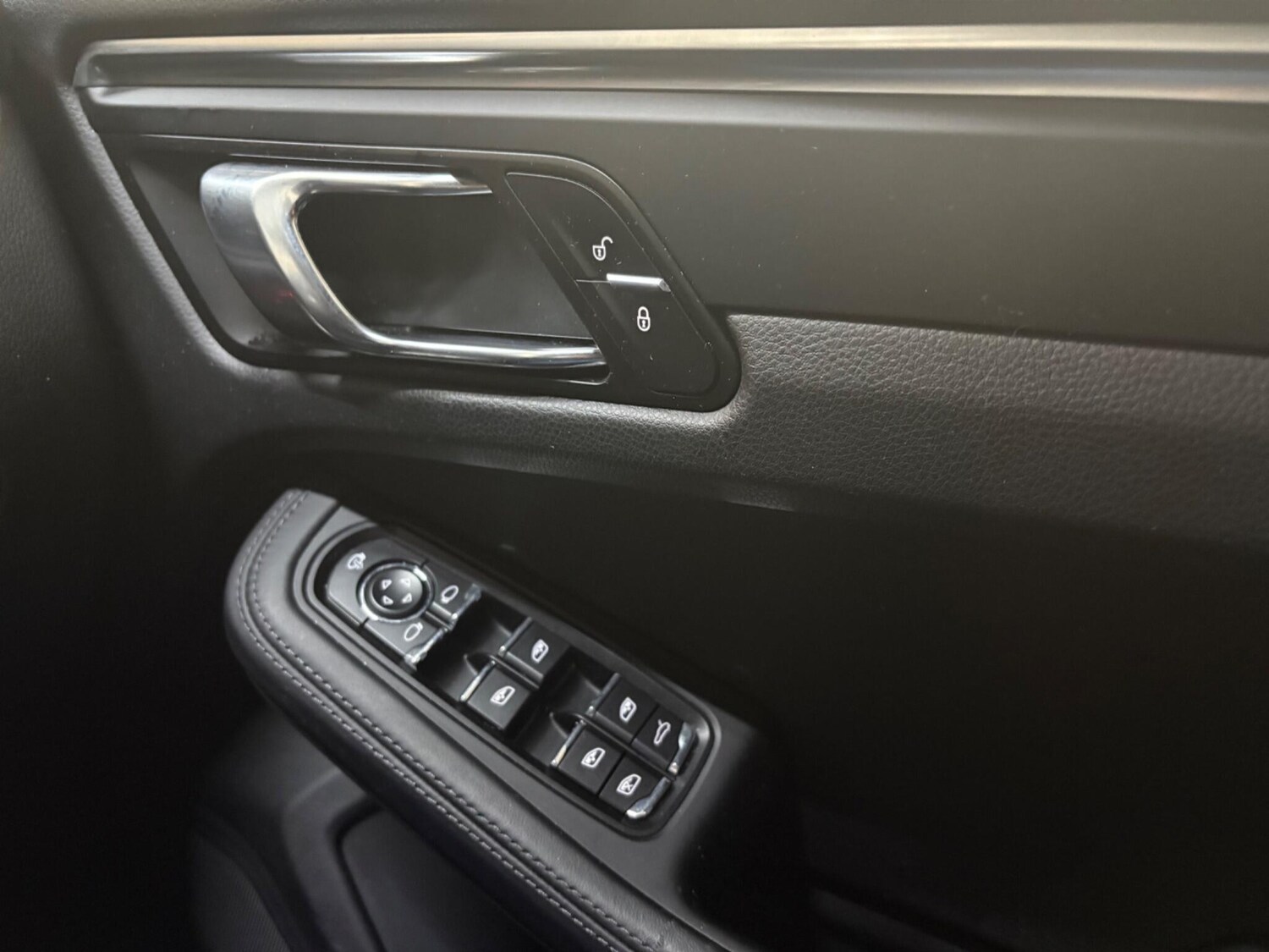 Used Porsche Macan 2018 for sale - 77559645: Photo 27