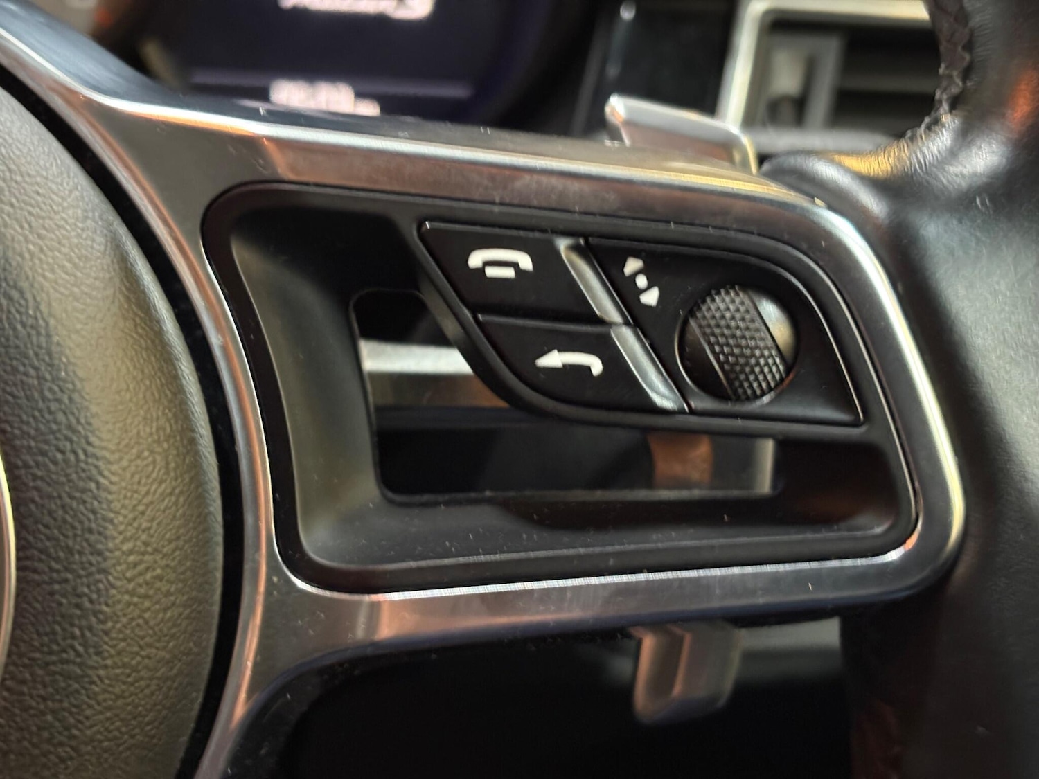 Used Porsche Macan 2018 for sale - 77358764: Photo 16