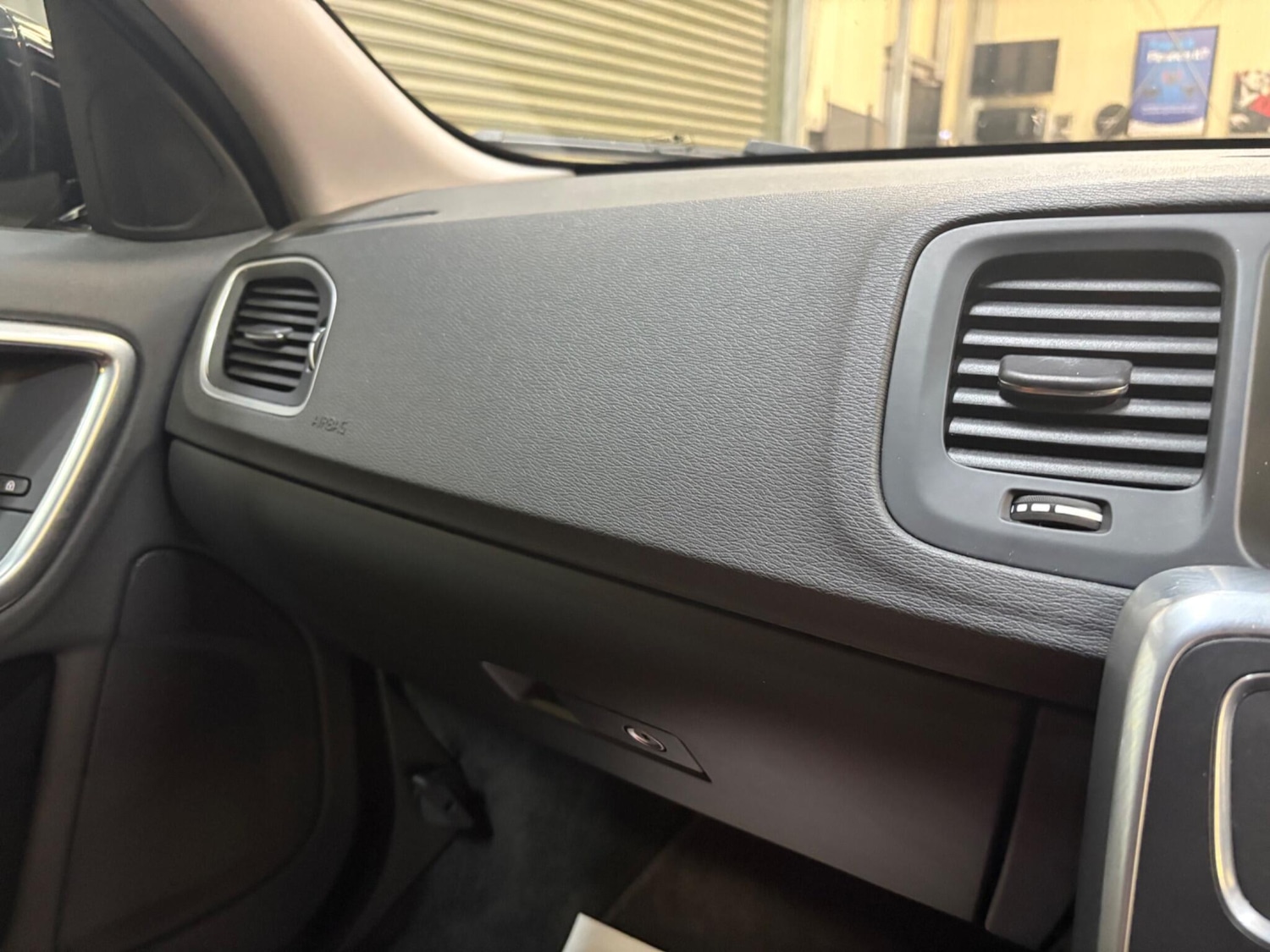 Used Volvo V60 2016 for sale - 78204077: Photo 25