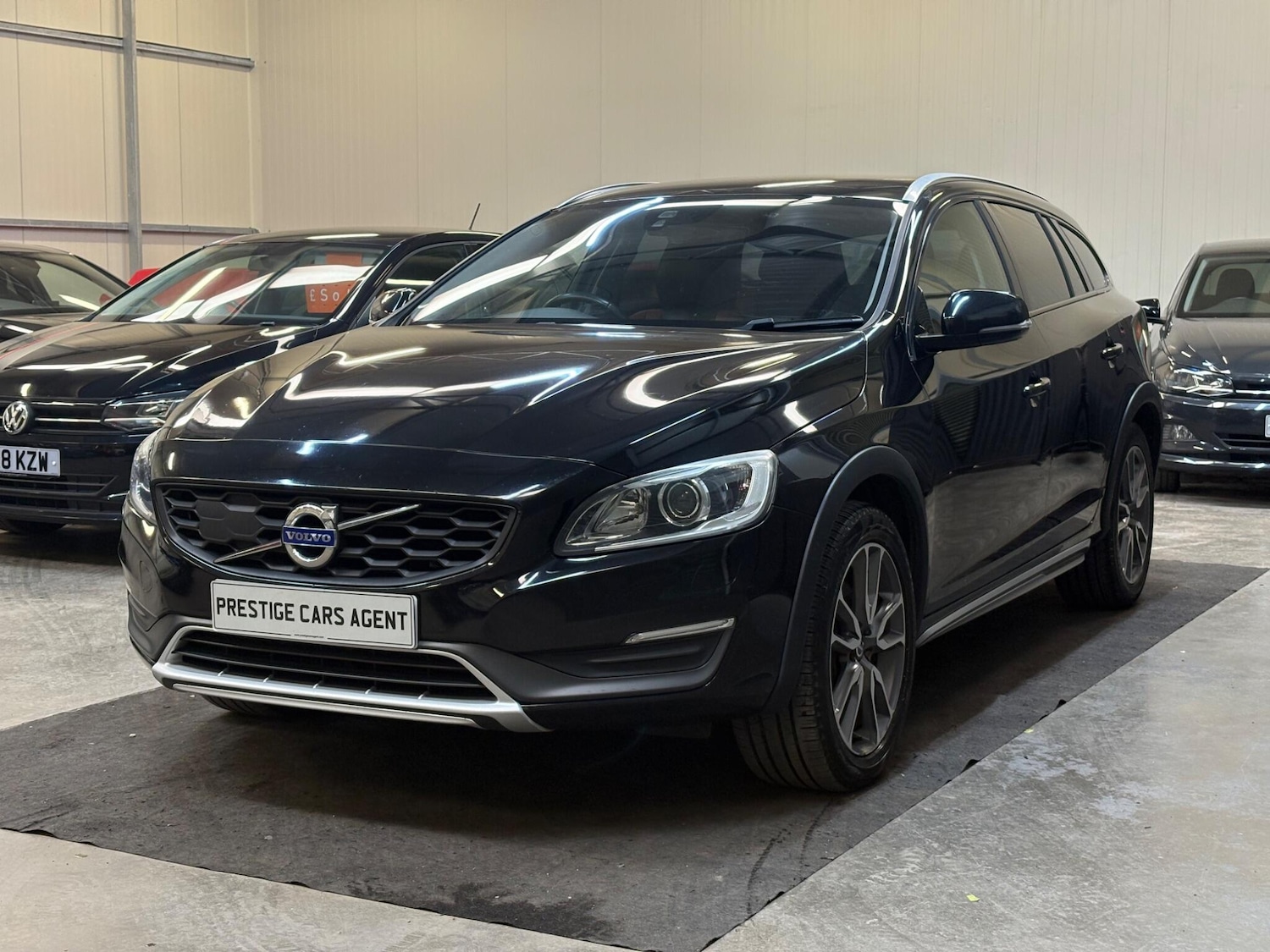 Used Volvo V60 2016 for sale - 78204077: Photo 3