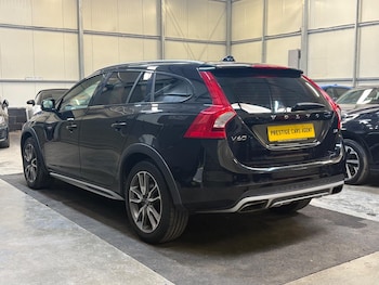 Used Volvo V60 2016 for sale - 78204077: Photo