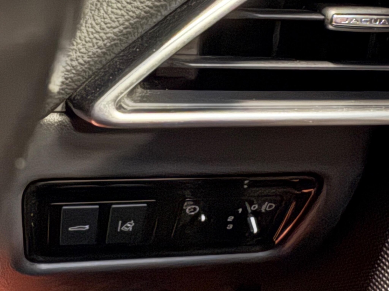 Used Jaguar XE 2018 for sale - 77029606: Photo 19