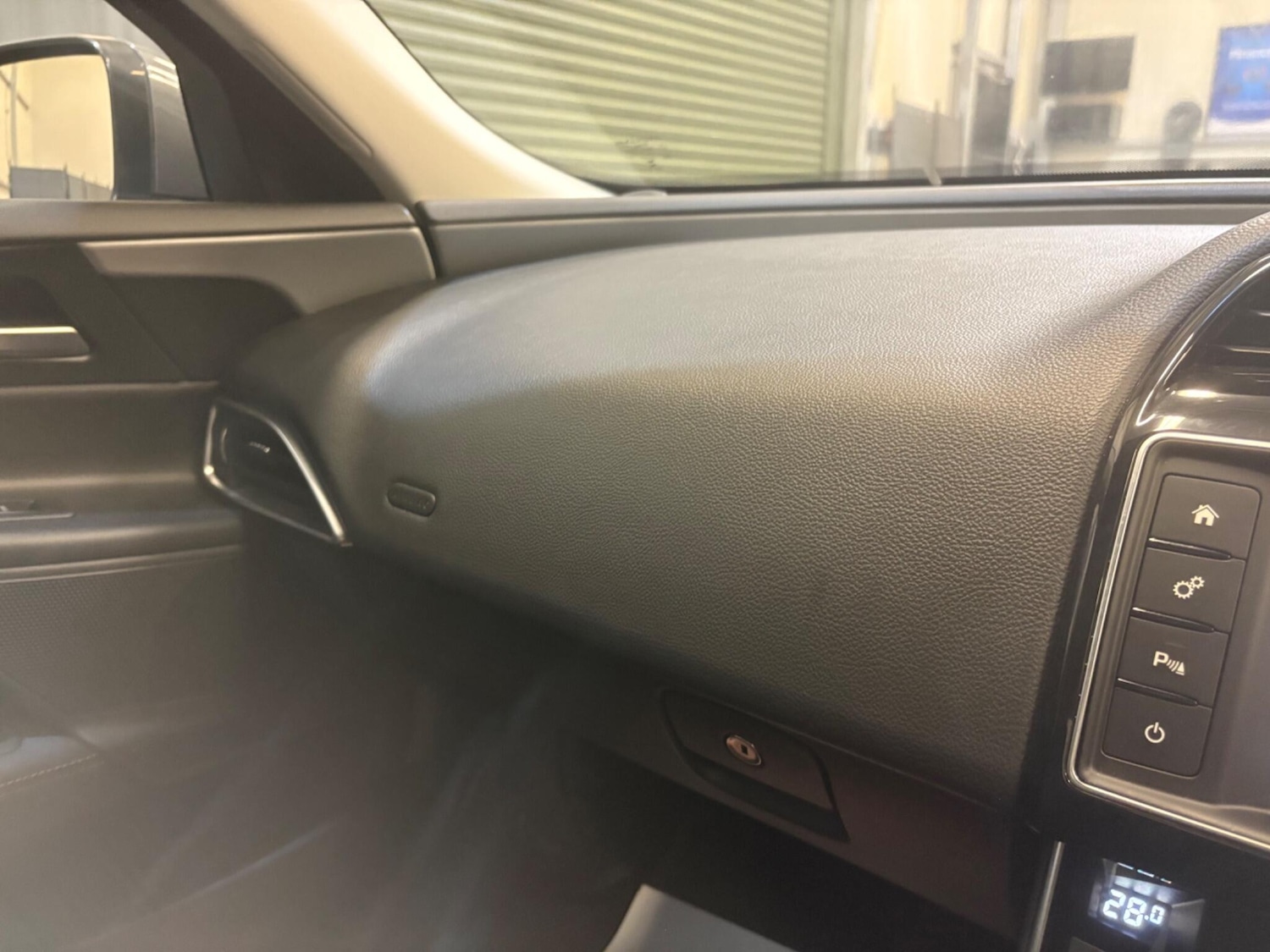 Used Jaguar XE 2018 for sale - 77029606: Photo 25