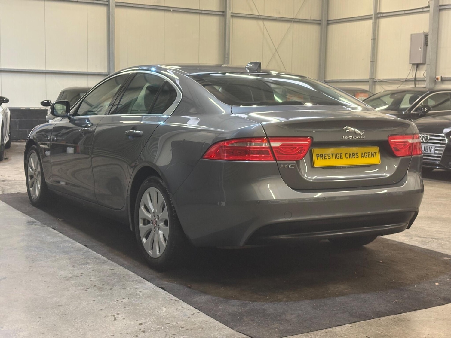 Used Jaguar XE 2018 for sale - 77029606: Photo 4