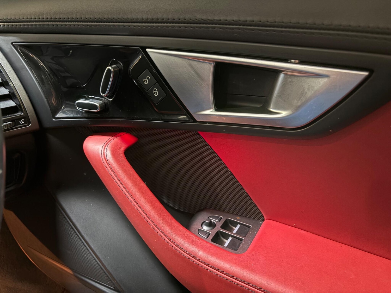 Used Jaguar F-Type 2015 for sale - 77598328: Photo 18