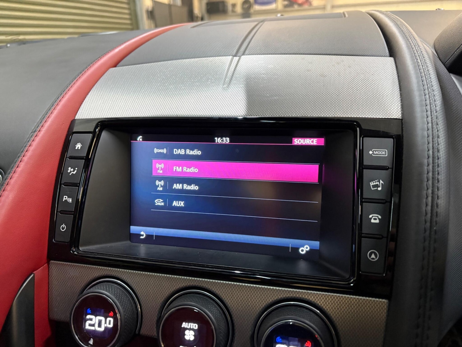 Used Jaguar F-Type 2015 for sale - 77598328: Photo 26