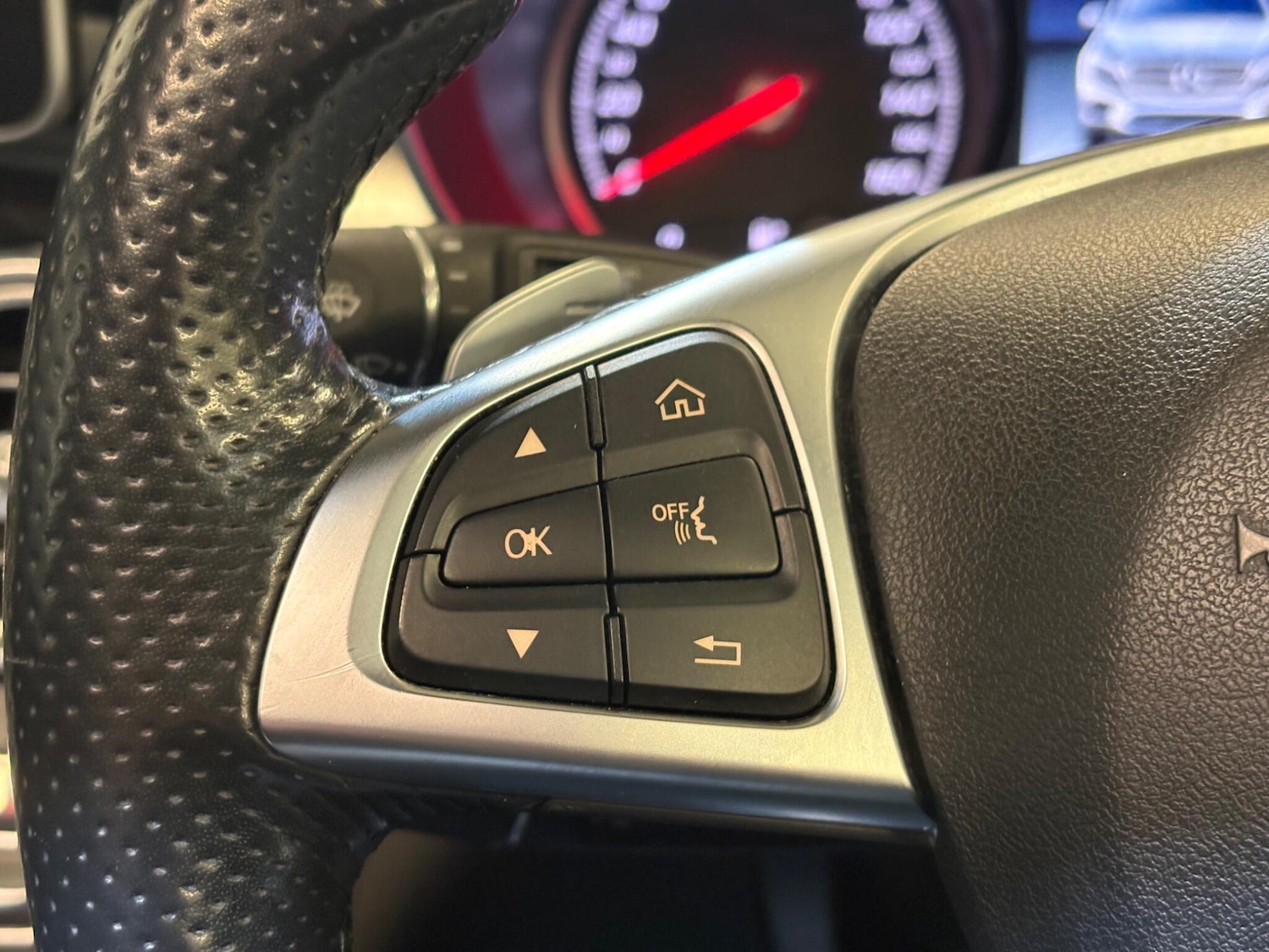 Used Mercedes-Benz GLC 2018 for sale - 76377201: Photo 18