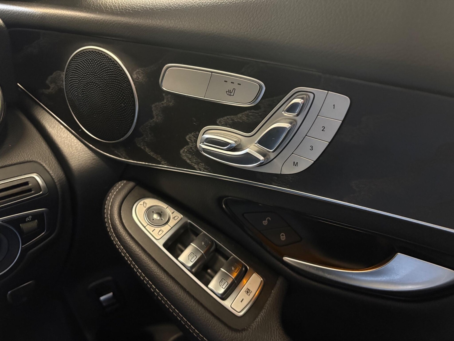 Used Mercedes-Benz GLC 2018 for sale - 76377201: Photo 25