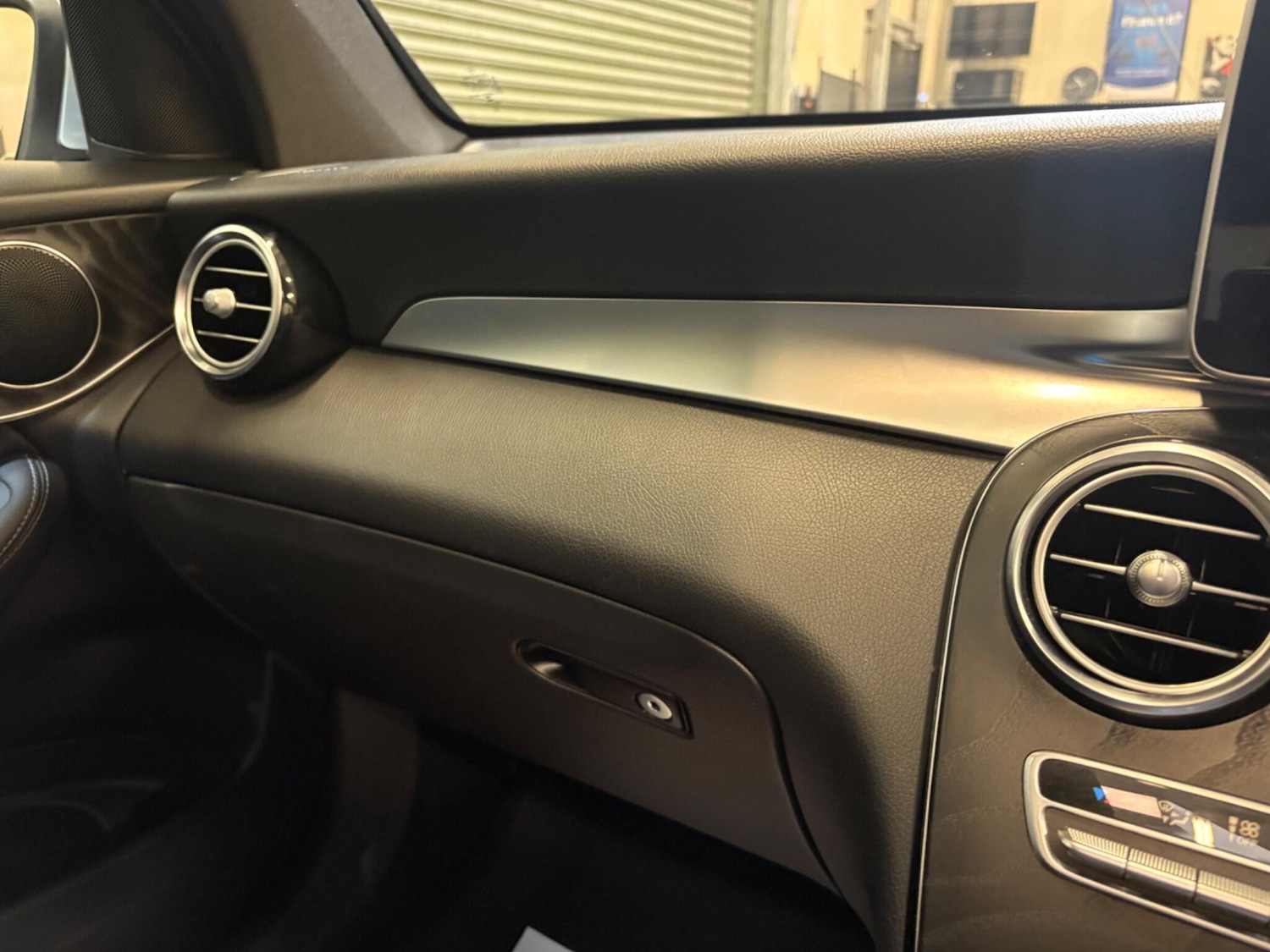 Used Mercedes-Benz GLC 2018 for sale - 76377201: Photo 29