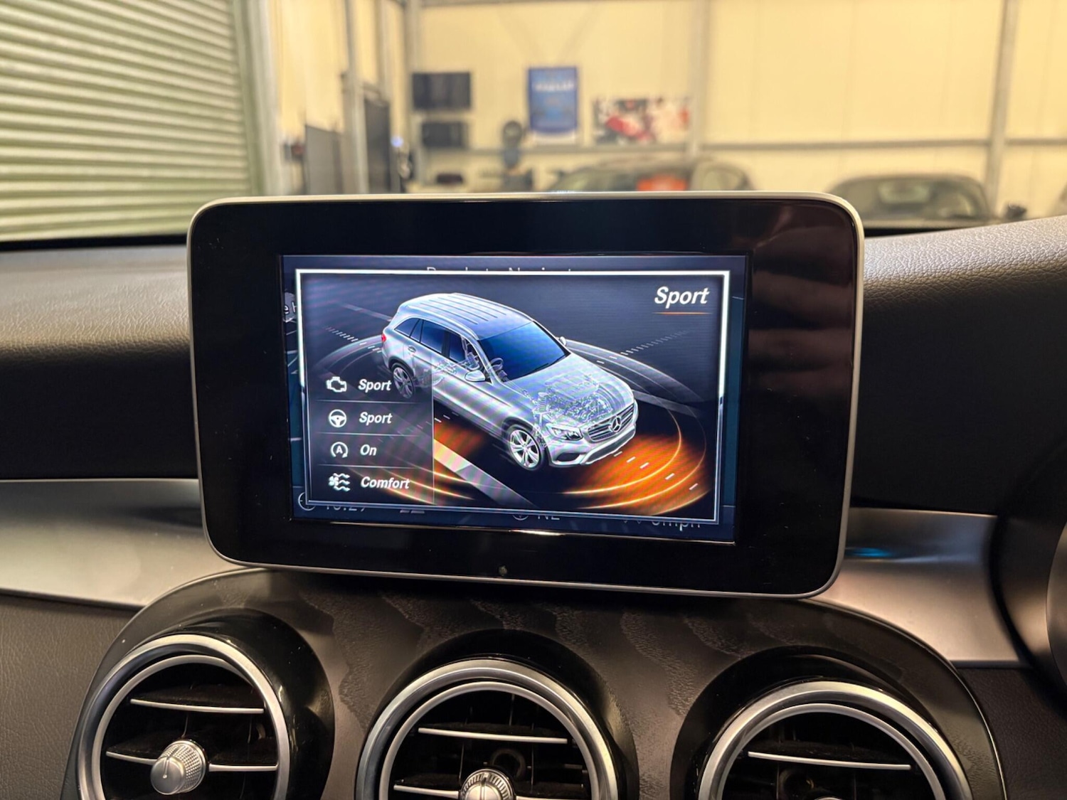 Used Mercedes-Benz GLC 2018 for sale - 76377201: Photo 35